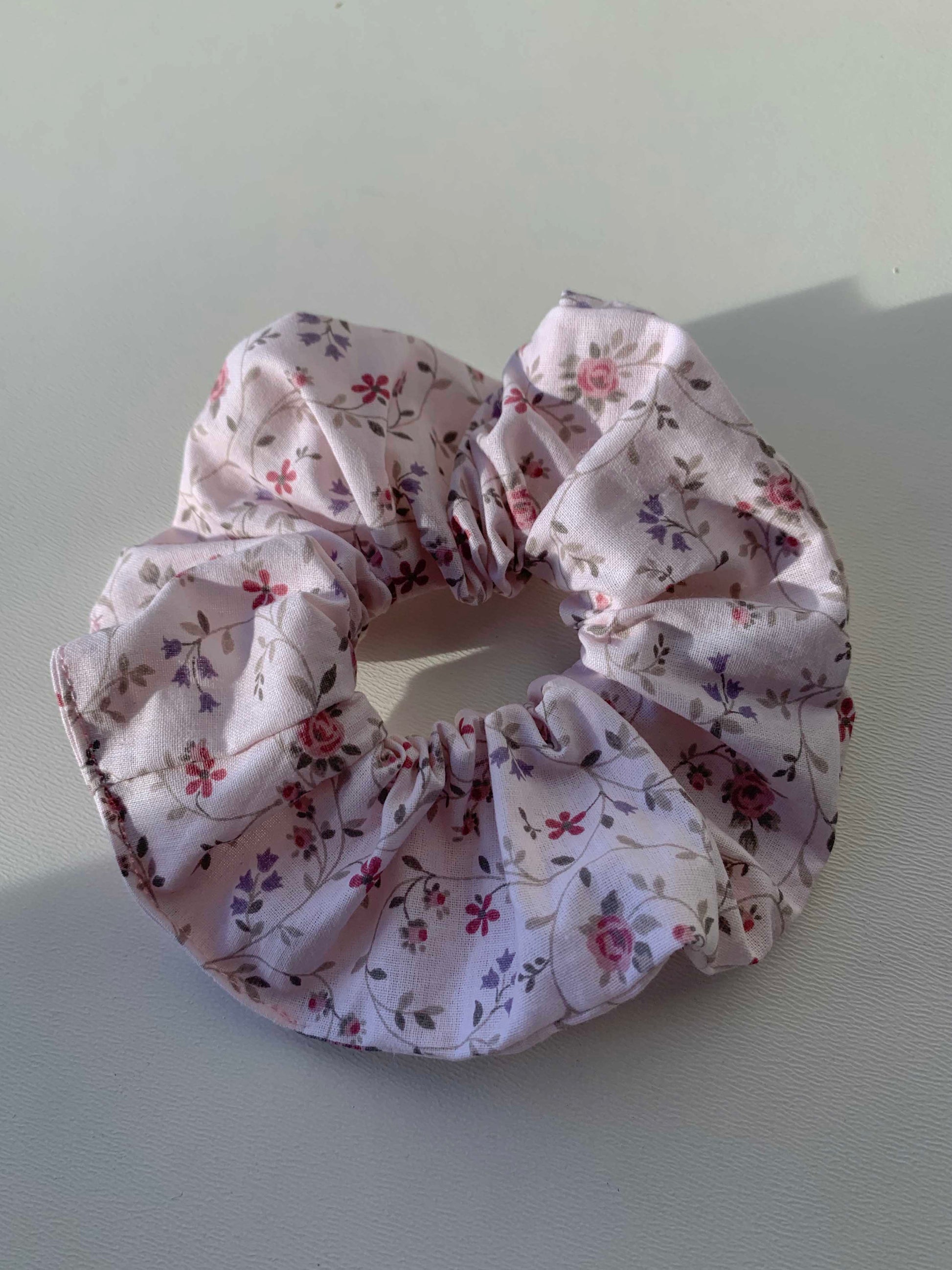 Scrunchie with floral details